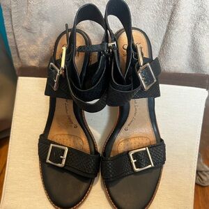 Sofft Black Textured Heels